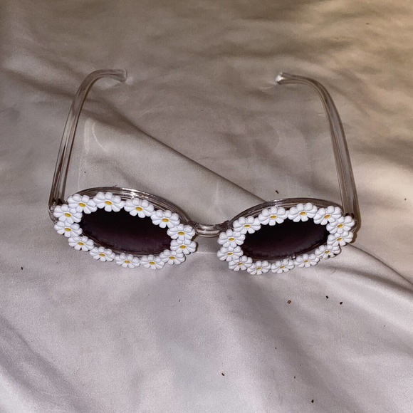 A.J. Morgan Daisy Mae Crystal Flowers Sunglasses Summer Spring - Picture 6 of 7